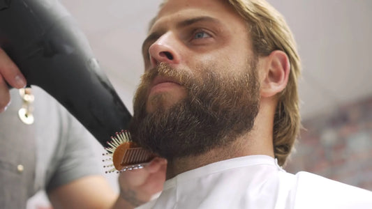 Tutto quello che devi sapere per lisciare la barba in modo sicuro